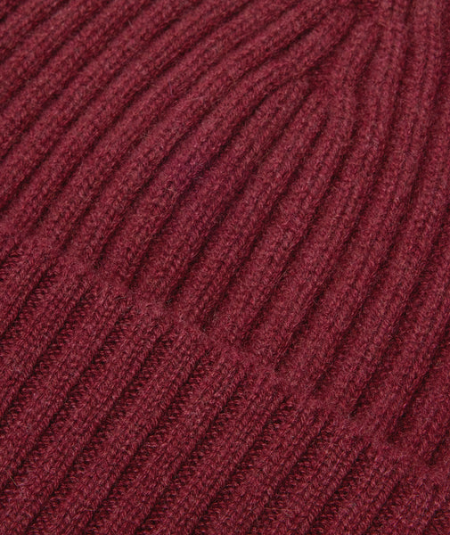 Beanie in burgundy cashmere